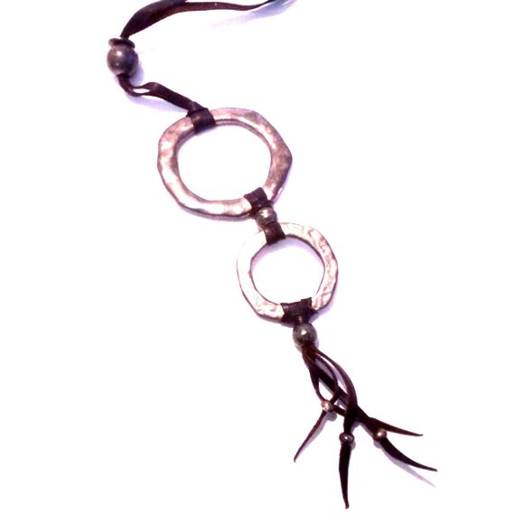 Vintage Brutalist Hammered Metal and Leather Necklace - Picture 3 of 4